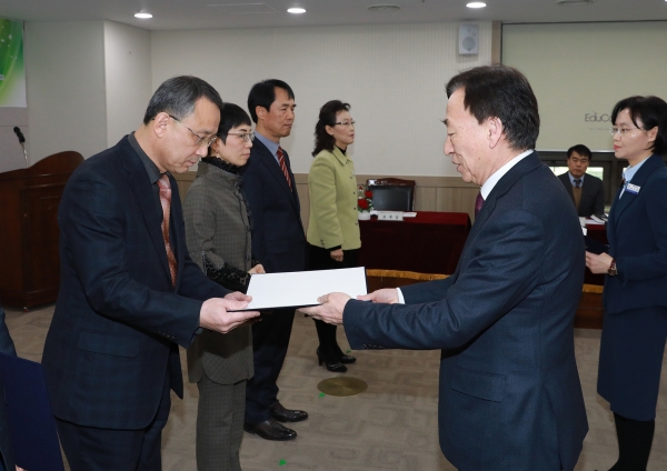 교육공무원 임명장 전수(수여)식 모습