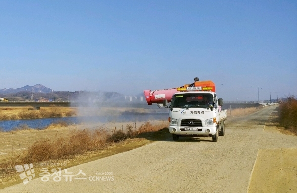 AI차단 광역살포 작업현장(사진=충남농협) / 충청뉴스 최형순 기자​