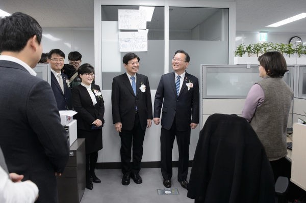 우로부터 김부겸장관, 이춘희 시장, 김진숙 행복청장