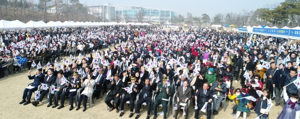 3.1운동 기념식에 참석한 시민들