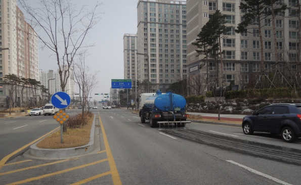 노면청소차 및 살수차량 운행 확대 가동