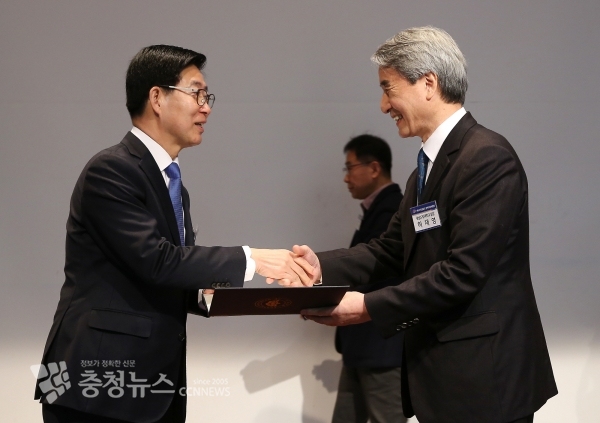 양승조 지사와 허재영 위원장