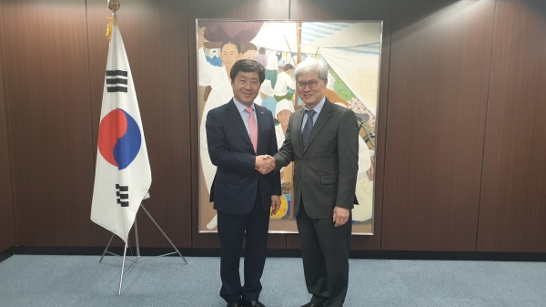 글로벌연수관련 일본방문-오른쪽(오태규총영사관)