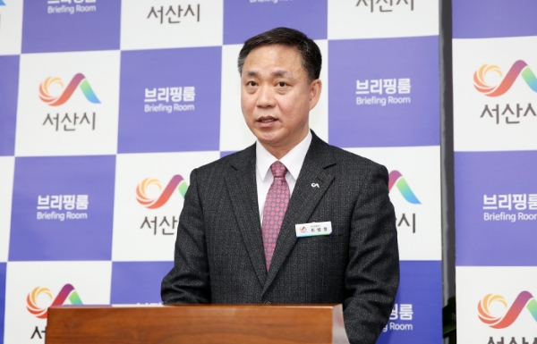 최병렬 환경생태과장 시청 브리핑룸에서 브리핑 모습