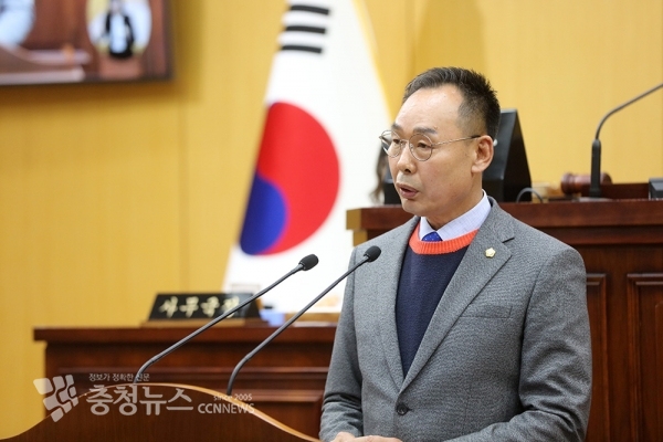 5분 발언하는 이수의 서산시의회 의원