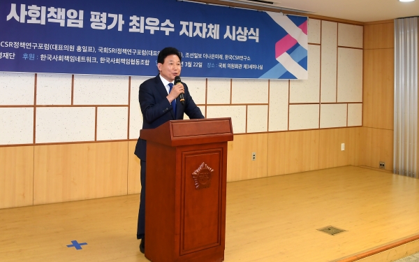 박용갑 중구청장이 사회 책임지수 평가 최우수상 수상식에서 인사말을 하고 있다.