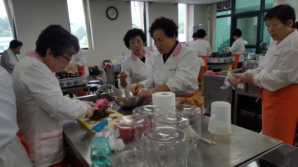 보령 쩜장 만들기 교육 장면