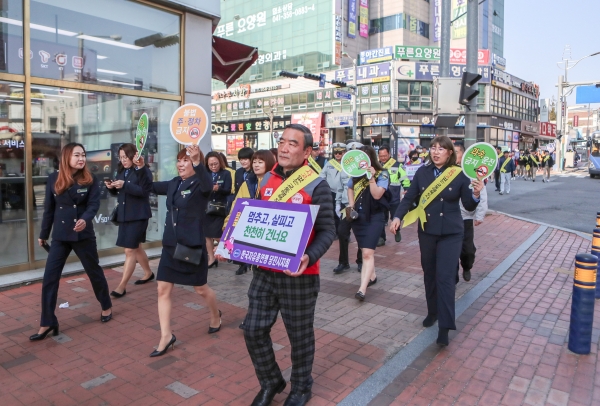 지난 26일 교통안전 위한 가두캠페인 실시 모습