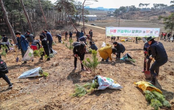 식목일 기념 나무심기 행사모습