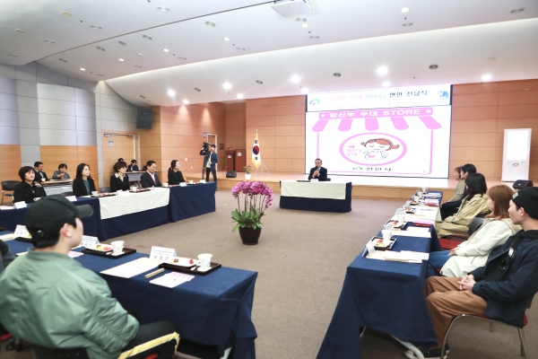 임산부 우대 스토어 현판 전달