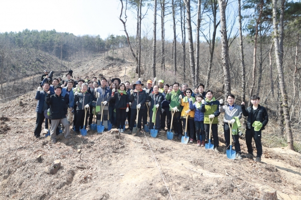 천안시 식목일 나무심기 행사 모습