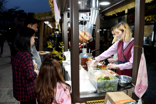 지난 공주 밤마실 야시장 모습