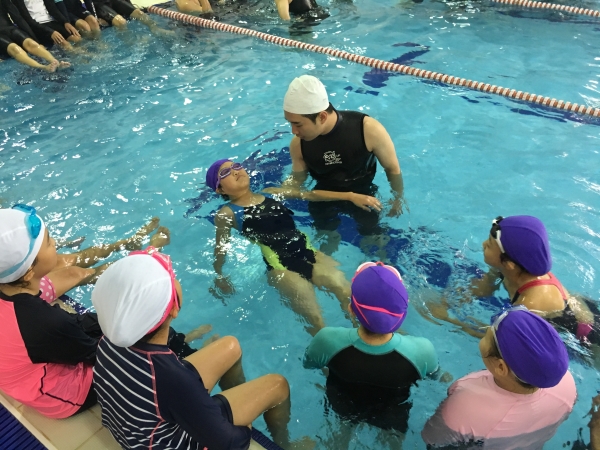 수영실기 교육 모습