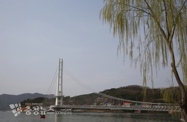 예당호 출렁다리