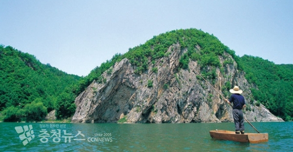 적벽강.(출처: 금산군 홈페이지)