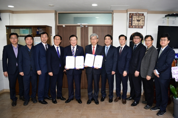홍성군 국제단편영화제 추진 업무협약_홍성군 및 청운대 관계자 기념사진