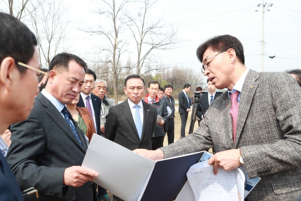 대한민국축구종합센터 유치 신청부지 현장점검에 나선 구본영 천안시장