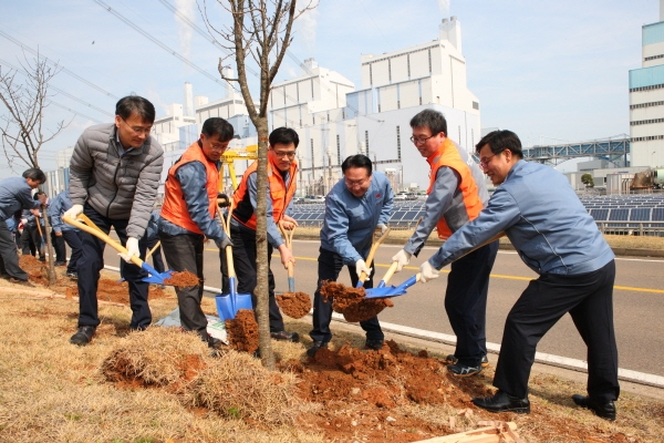 당진화력, 친환경 발전소 조성 위한 식목행사 개최