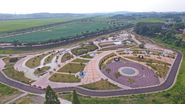 합덕제와 농어촌테마공원 전경.