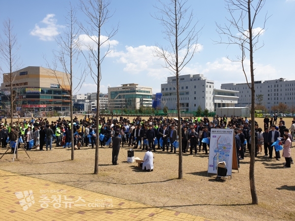 대청소하는 관계자