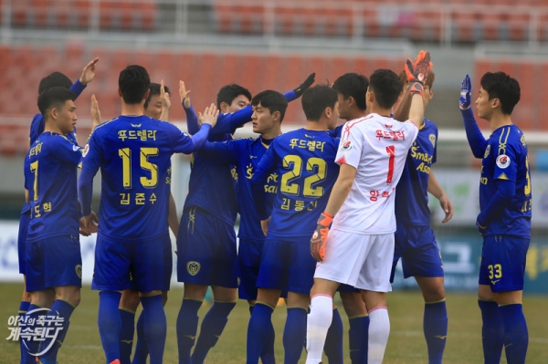 홈에서 3연전 나서는 아산무궁화 선수들