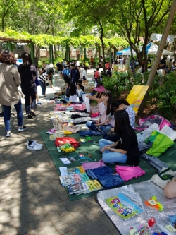 지난 청소년 벼룩시장 모습