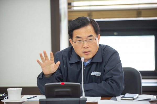 한국조폐공사는 확대간부회의를 열고 ‘안전강화 종합대책’을 논의했다. 조용만 사장이 안전관리 강화의 중요성을 역설하고 있다.