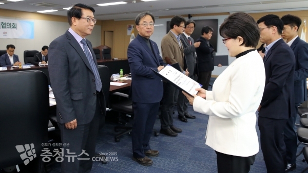 김진숙 행복청장 협의회 위원들에게 위촉장 수여 / 충청뉴스 최형순 기자