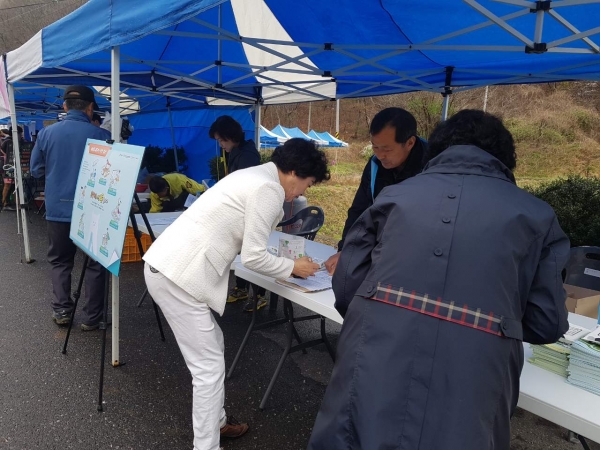 ‘저탄소생활 실천 서명운동’,‘소등행사’등 온실가스 감축 및 저탄소 생활 실천 캠페인 전개