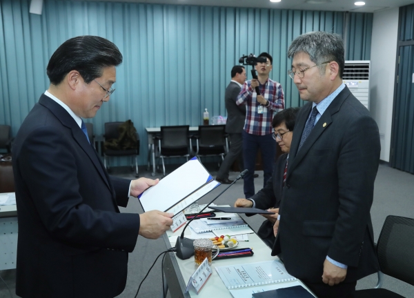 제1회 에너지 위원회 (위원 위촉 사진).