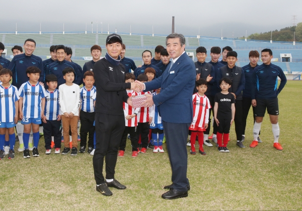 성남FC 축구단 방문 및 훈련 장면