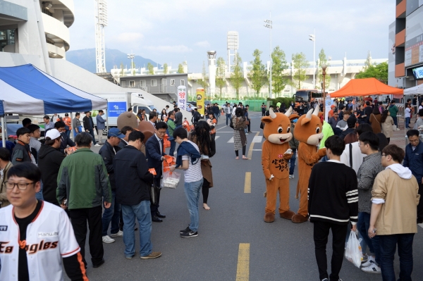 공주알밤한우와 지역 농·특산물을 홍보하고 공주 석장리 구석기축제와 국립충청국악원 공주 유치 홍보 활동