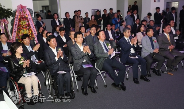 충남콘텐츠기업육성센터 개소식에 참석한 충남도의회 의원들