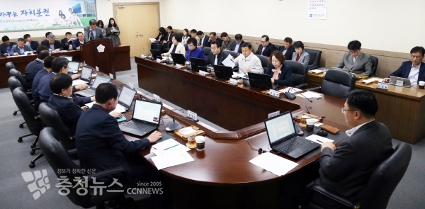 시정운영에 심도 있는 토론과 합리적인 대안 및 개선방안 등 의견을 제시했다.