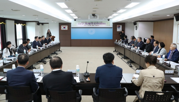 지난 26일 서구청 대회의실에서 위원 및 관계자 30여명이 참석한 가운데  서구 힐링아트페티벌 성공개최 위한 축제추진위원회 열어