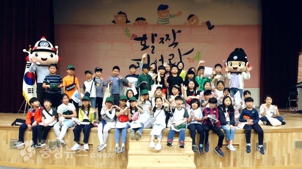 지난 23일 연양초 4학년 학생들이 세종시교육청을 방문하여 프로그램에 참여하고 있는 장면