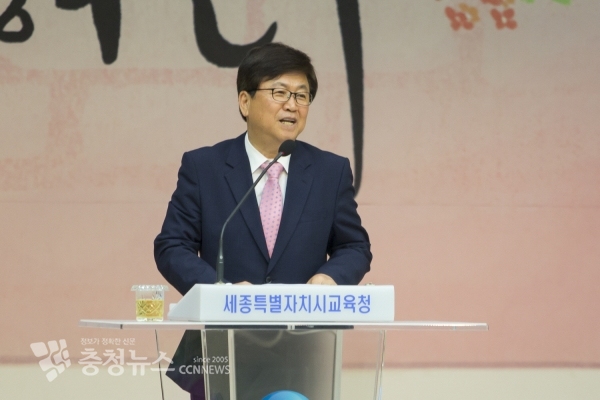 5월 월례회의에서 최교진 교육감이 인사말을 하고 있다.