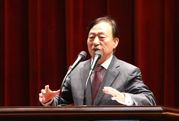 5월 월례조회를 주재하고 있는 설동호 교육감