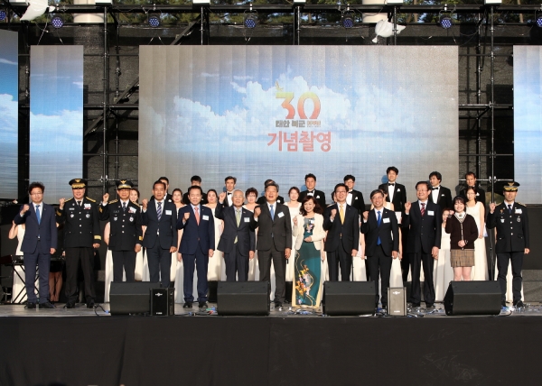 ‘복군 30주년 기념 본행사’ 단체사진 모습.​