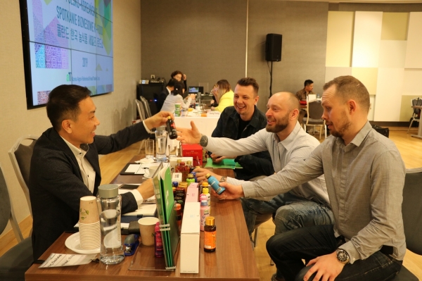 폴란드 세일즈로드쇼 현장 사진