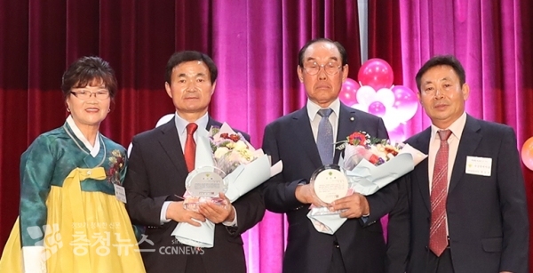 지역 발전과 살기좋은 마을 만들기에 앞장선 공로 인정받아