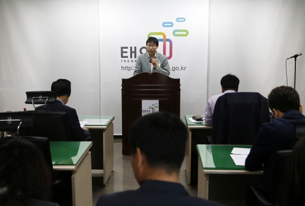 이한규 관광진흥과장 브리핑 모습