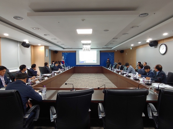 예당호 내수면 마리나 항만 타당성 연구용역 보고회 모습
