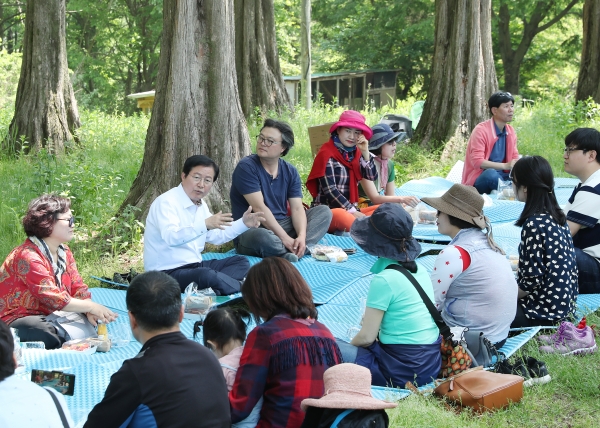 지난 11일 흑석동 노루벌 등에서 장종태 서구청장 등이 참석한 가운데 소셜기자단 초청 서구명소 팸투어 모습