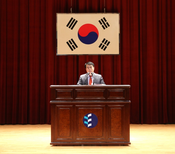 남부호 부교육감이 청렴아카데미에서 당부의 말 모습