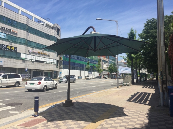 천안고 앞 접이식 그늘막