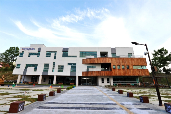 논산시 열린도서관 모습