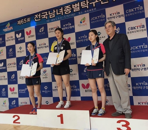 전국 남녀 종별탁구선수권대회에서 개인 단식 우승을 차지한 한남대 천정아 선수