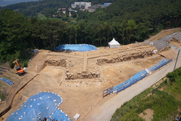 서천읍성 성벽과 치성 원경