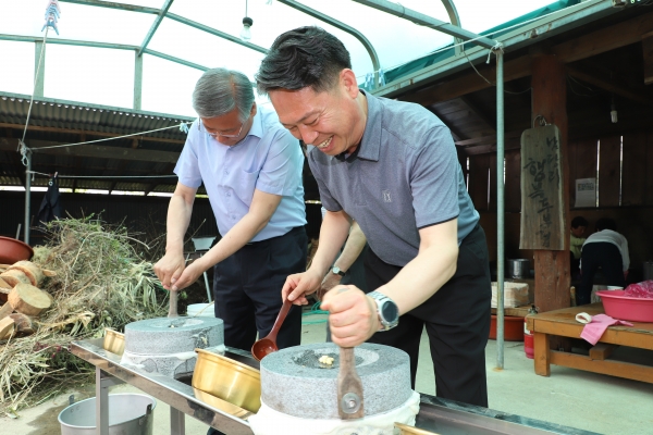 충남 서천군 비인면 남당행복팜스테이마을 찾아 두부만들기 체험을 통해  전통생활문화를 배우는 시간 가져